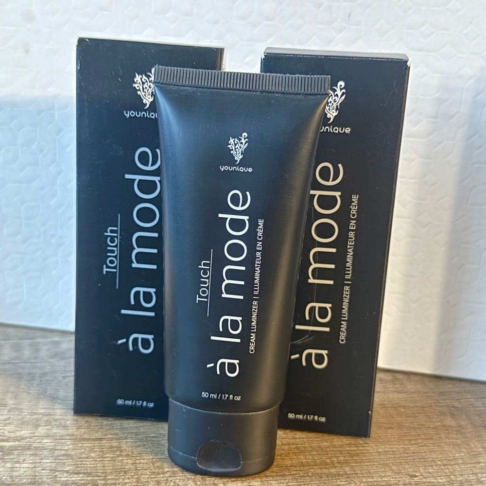 Younique Touch A La Mode Cream Luminizer highlighter moisturizer bundle